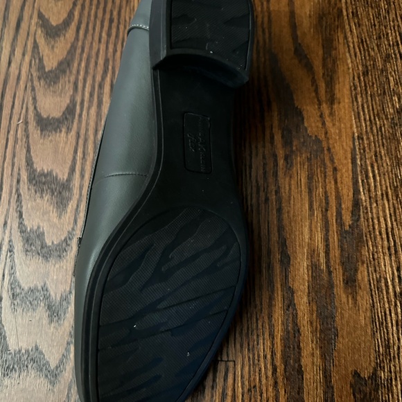 Anne Klein gray flats - Picture 8 of 8